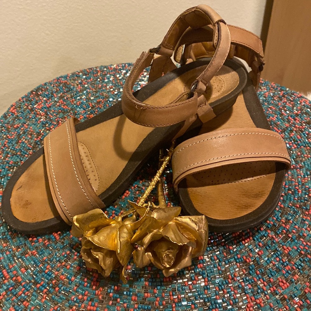 TEVA Sandals w/Adjustable Heel Straps w/Heel Cushion ALL LEATHER😎